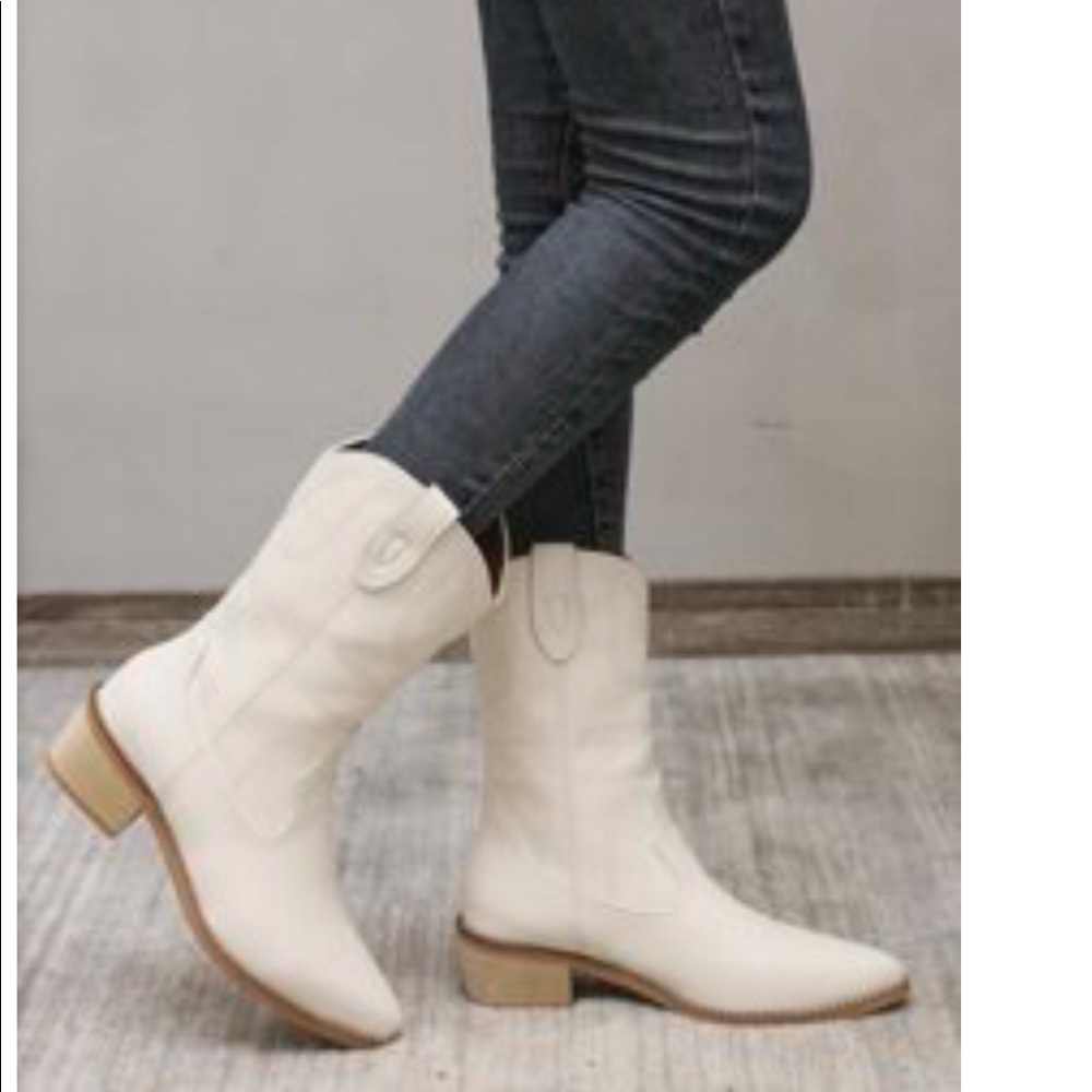 Never worn women’s white western boots